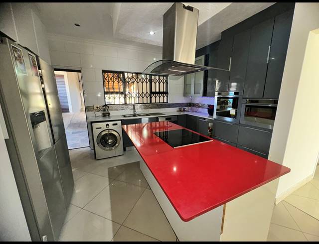 3 BEDROOM FREEHOLD TO LET IN LINDHAVEN